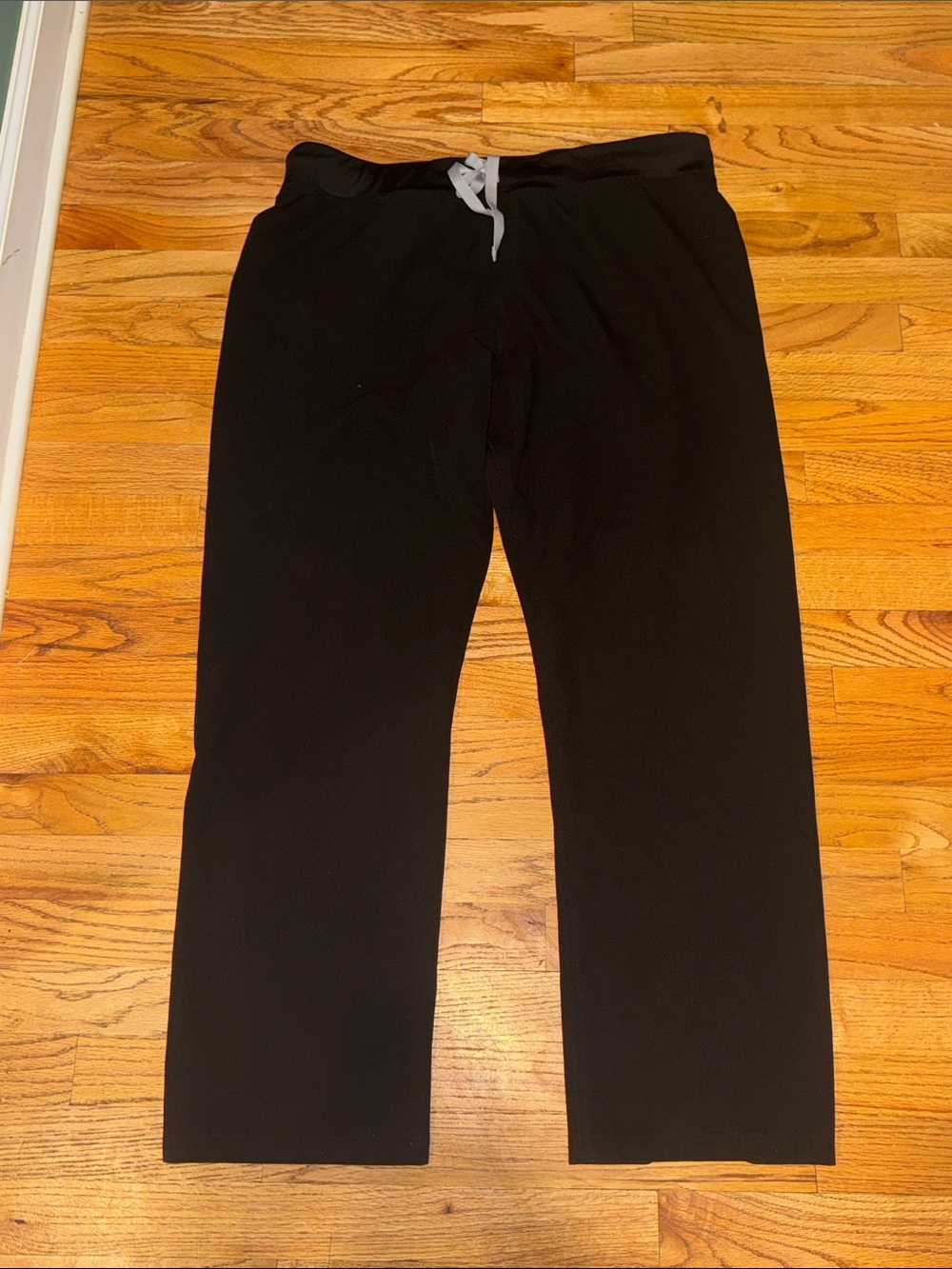 Women’s black Figs straight leg scrub pants sz XL